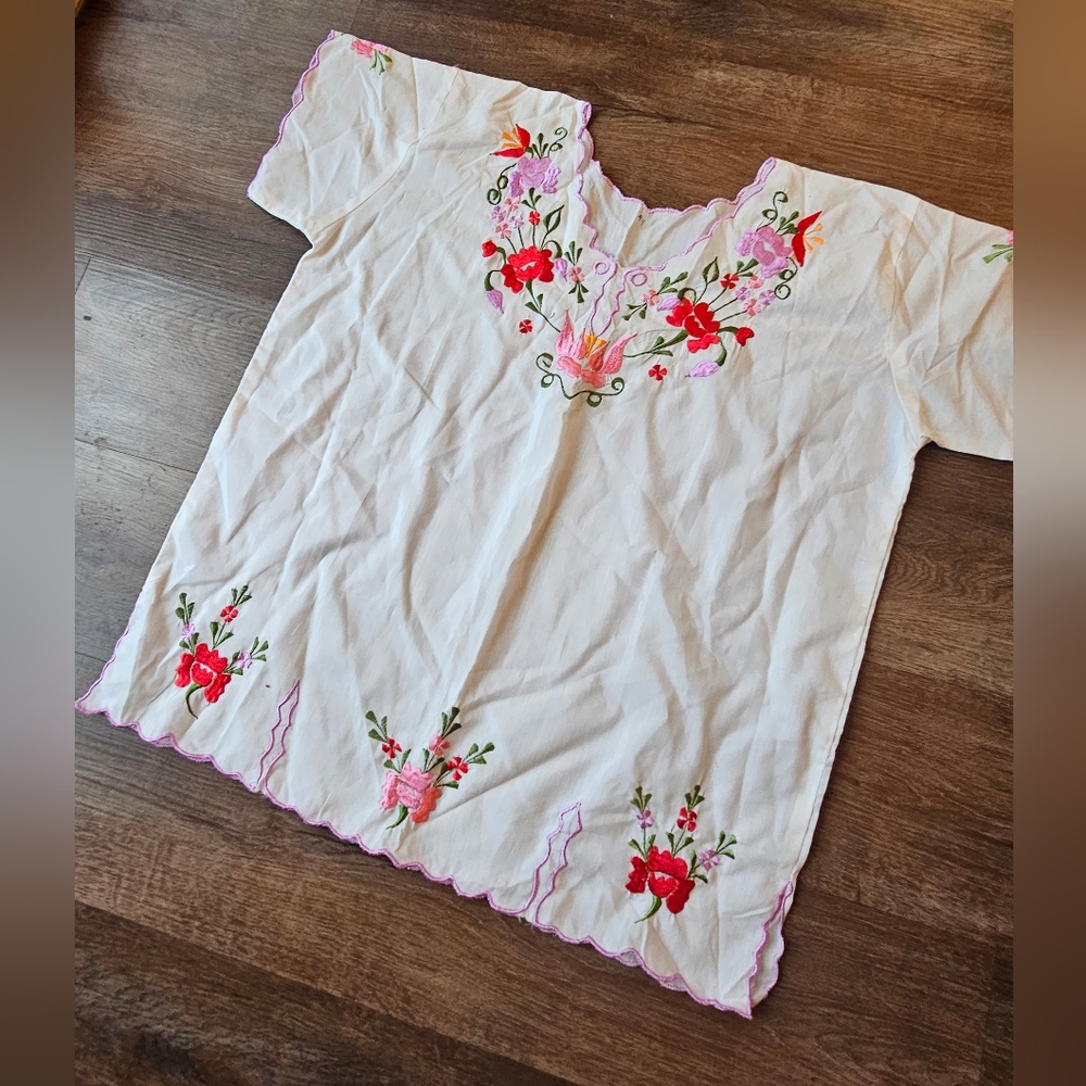 Vintage embroidered floral white peasant top traditional Mexican blouse - Picture 3 of 10